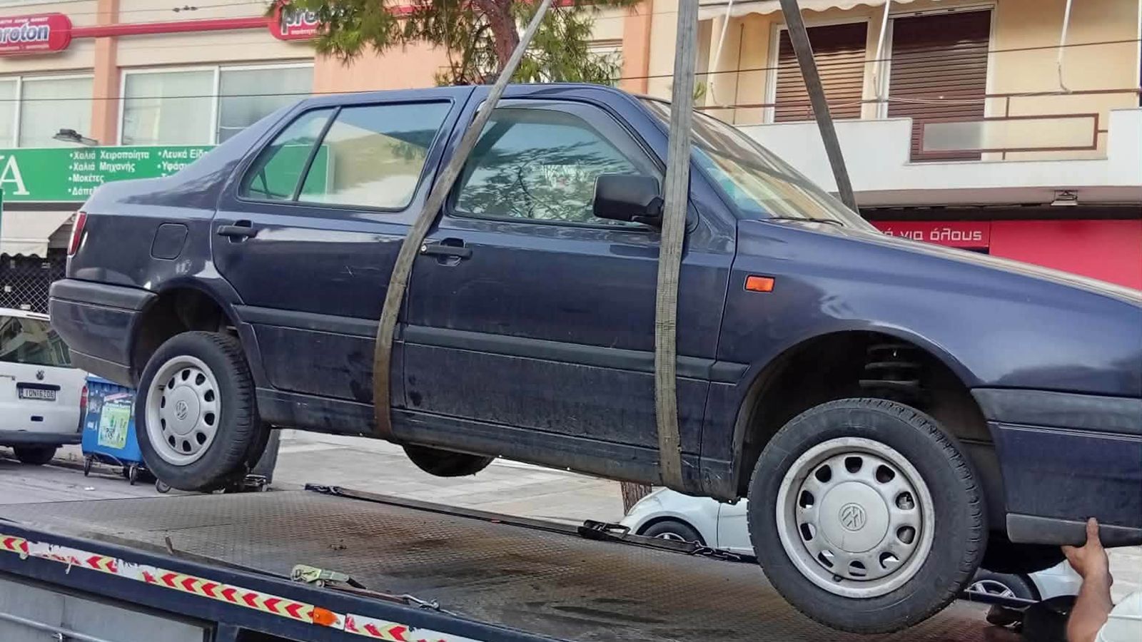 «Σκούπα» του Δήμου Ηρακλείου για τα εγκαταλελειμμένα οχήματα